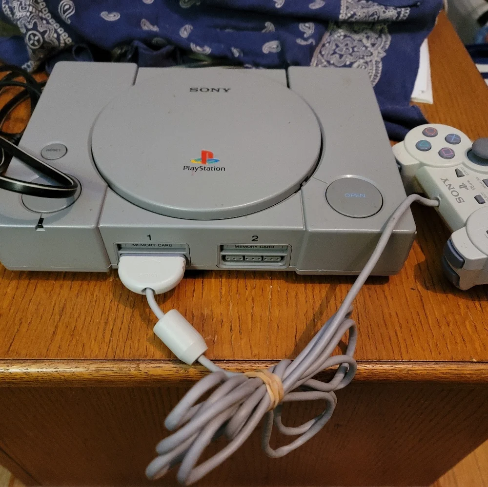 PLAYSTATION CONSOLE W/ ADAPTOR & CONTROLLER